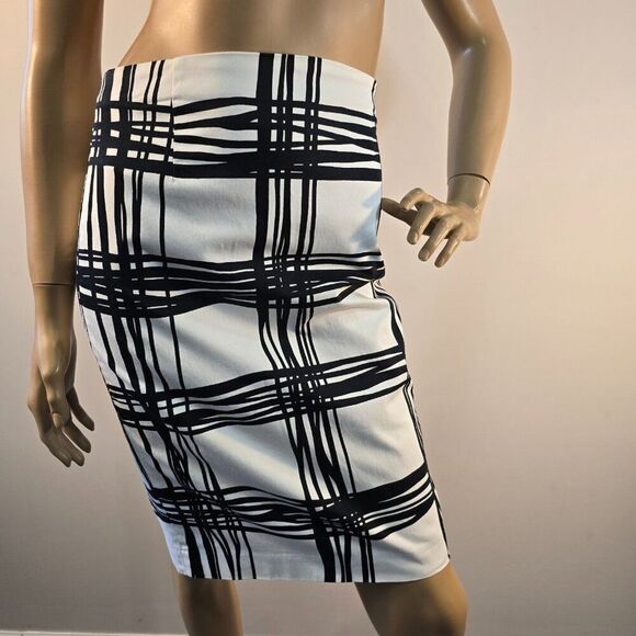 Express Design Studio Lined Skirt Black And White Geometric Print Women Size 2 - Picture 2 of 10
